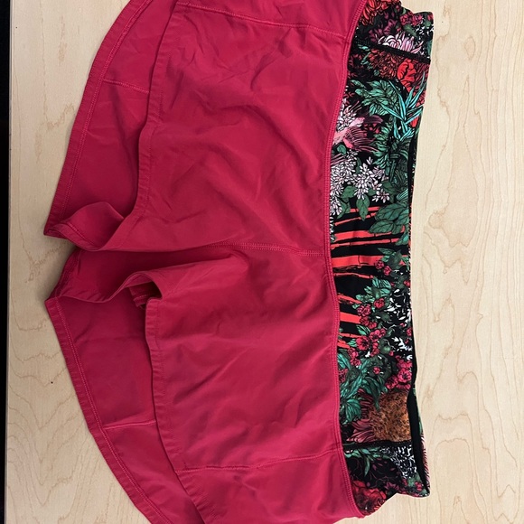 lululemon short size 8 - Picture 2 of 3